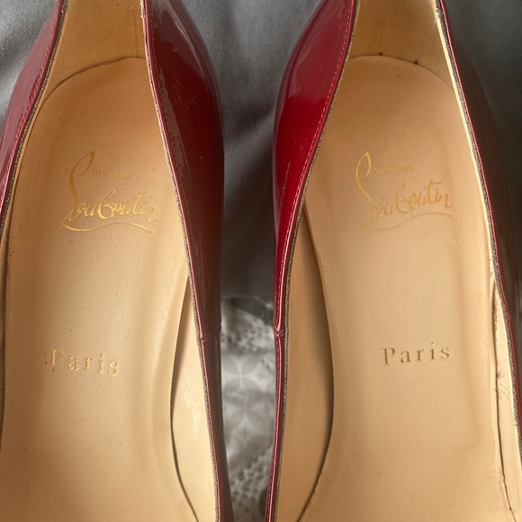 Read Christian Louboutin shoes size 37.5 in good condition gently used. - Picture 3 of 7